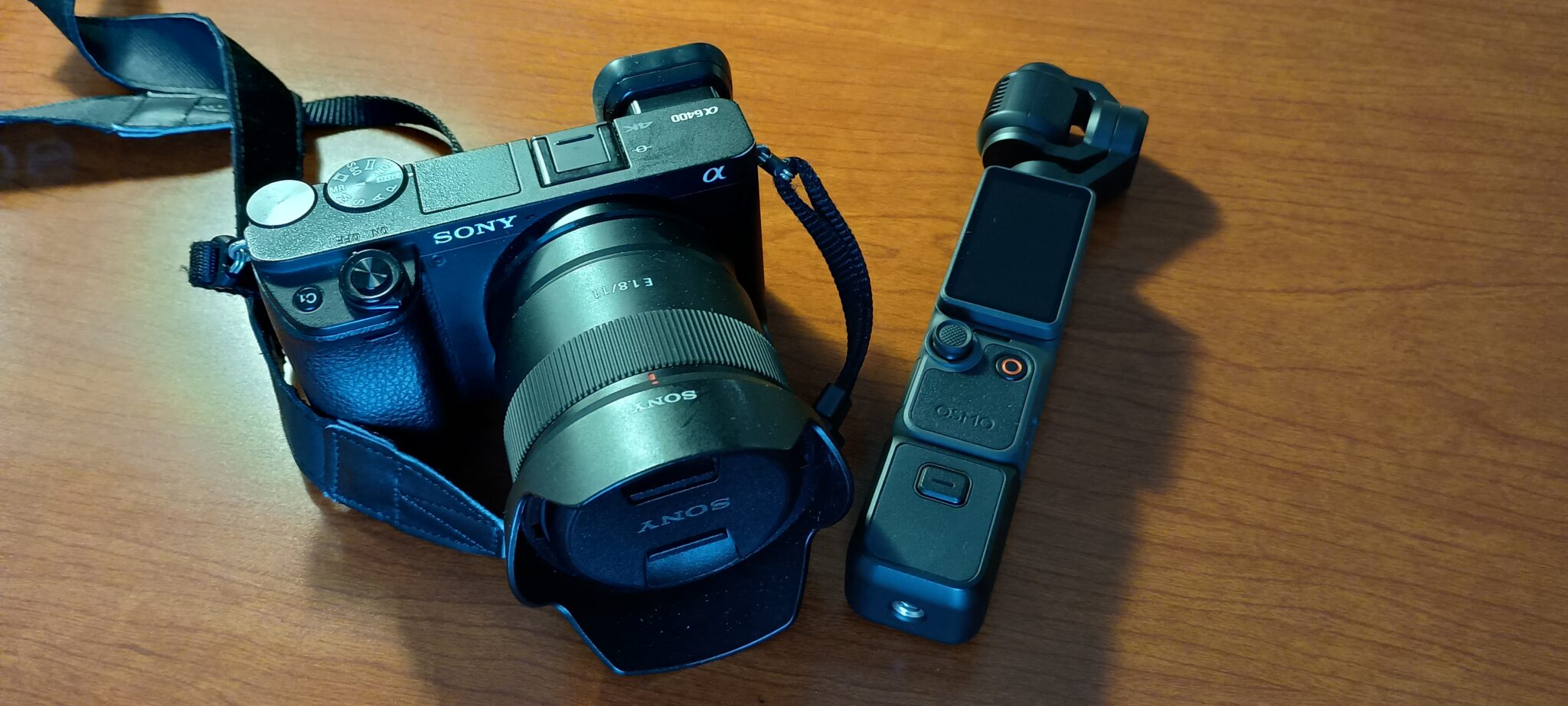 身軽さと圧倒的な画質を両立する40代ソロトラベルの最適解、SONY α6400とDJI Osmo Pocket 4