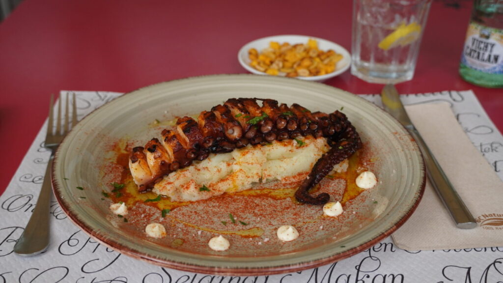 Restaurant Milagrosのタコのガリシア風。オリーブオイルとパプリカの香り
