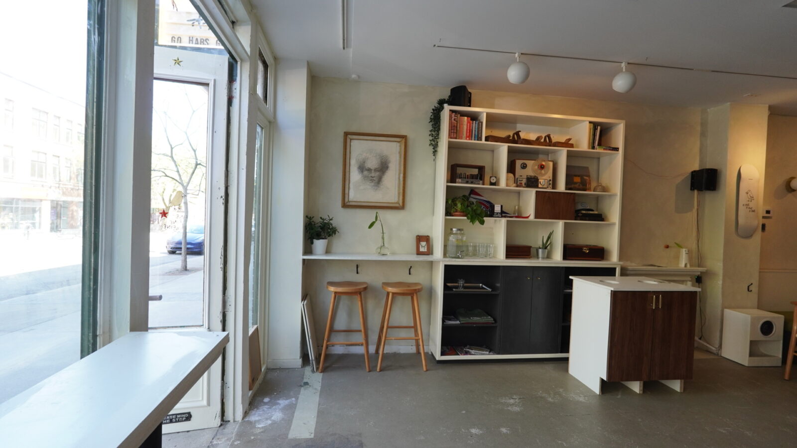 モントリオールのFine Fine Fine cafeの店内