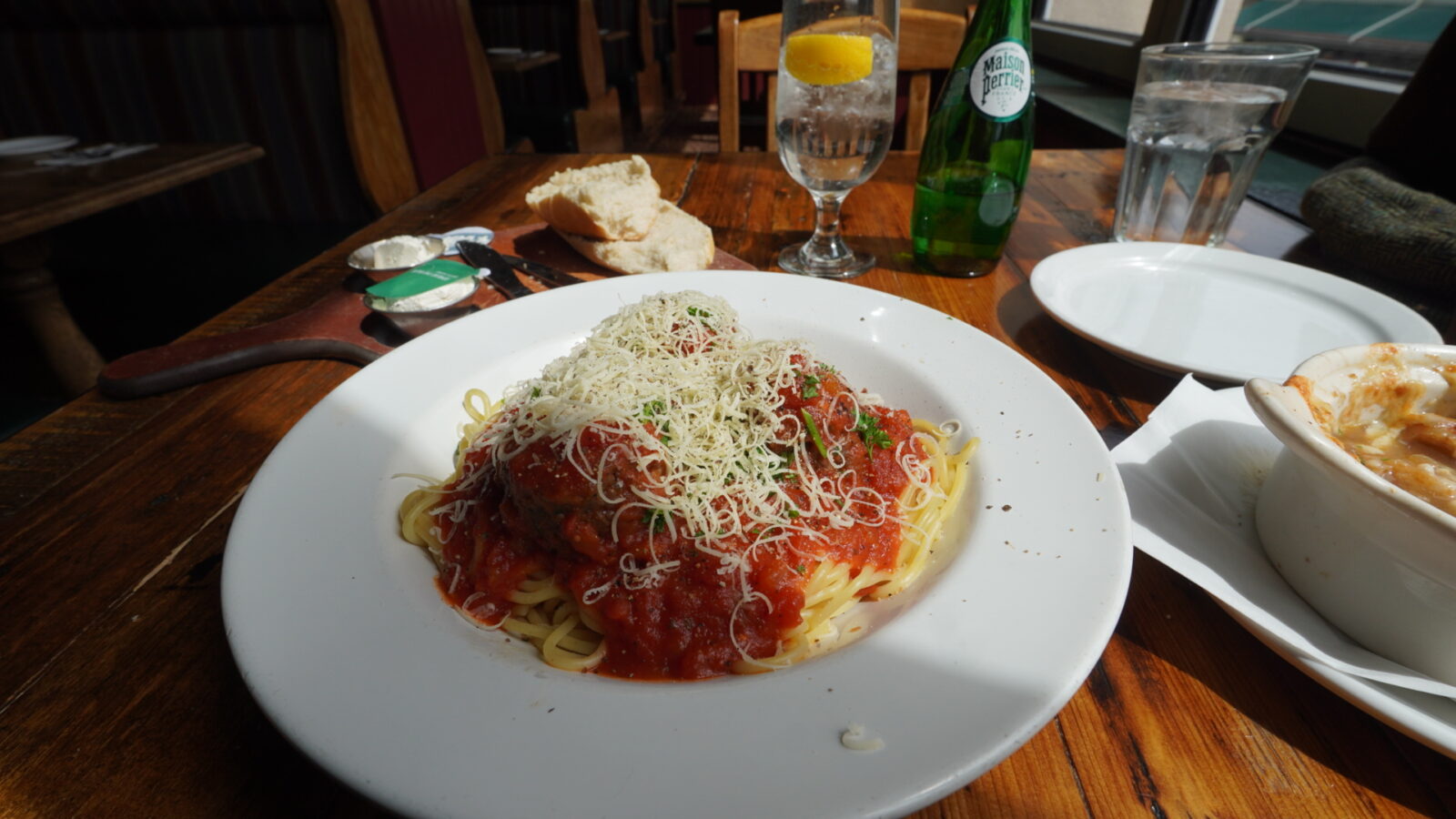 The Old Spaghetti Factoryで注文したSpaghetti with MeatballsとBaked French Onion Soup