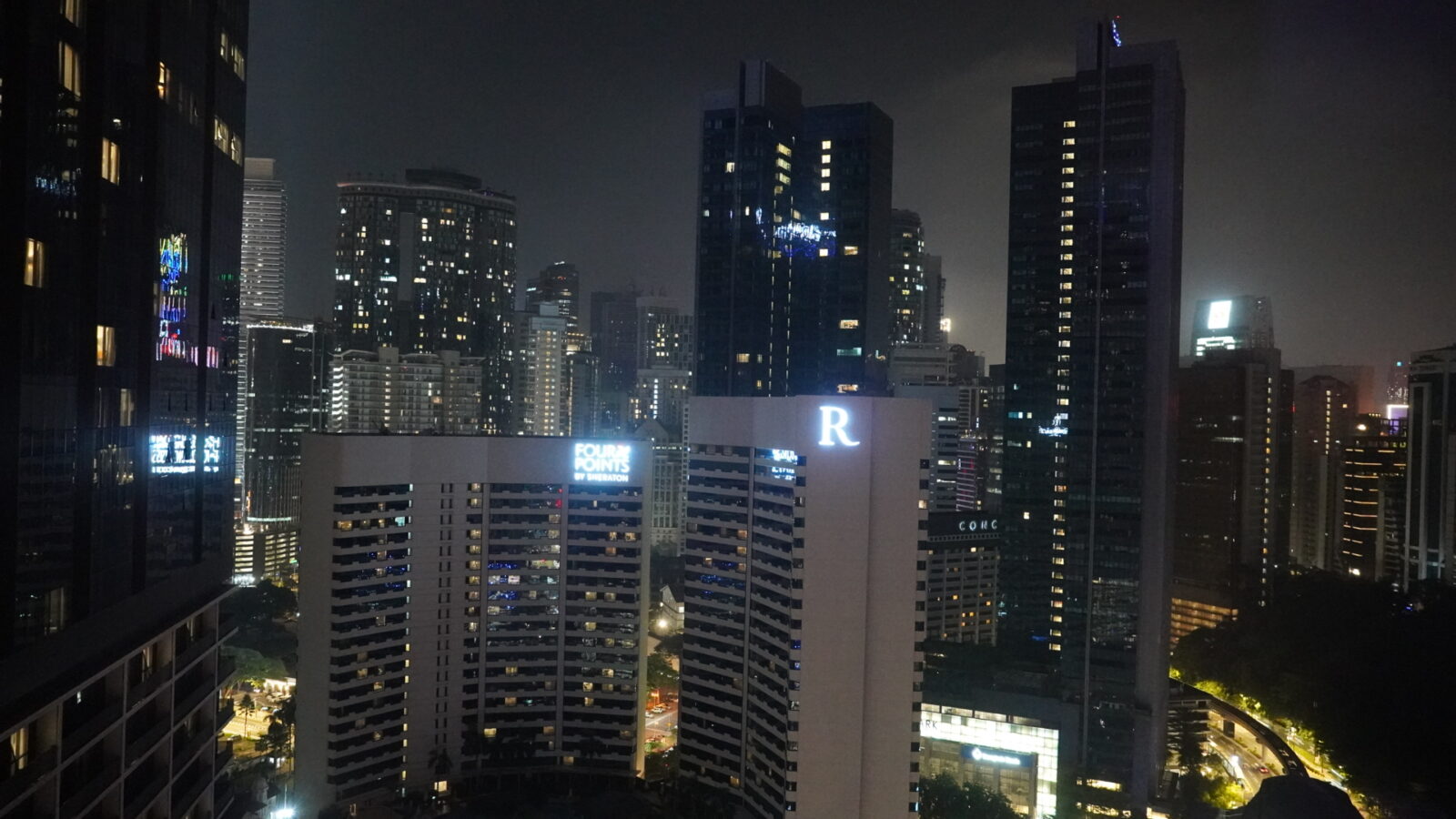 The Platinum Kuala Lumpur by Whitfieldの客室から見たクアラルンプールの夜景